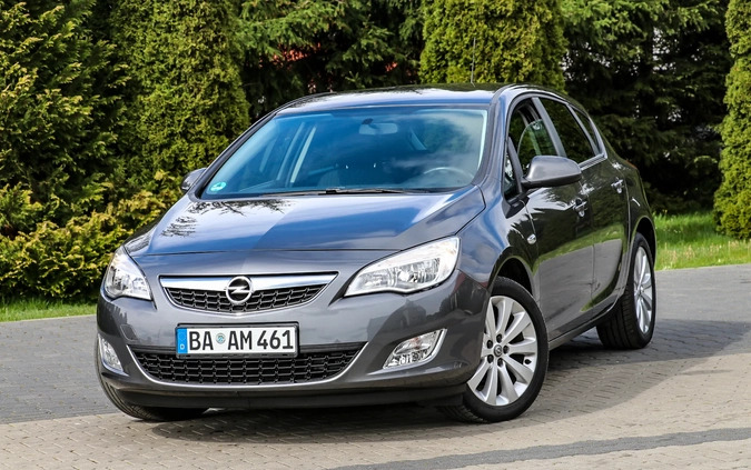 Opel Astra cena 26900 przebieg: 196647, rok produkcji 2011 z Wieruszów małe 742